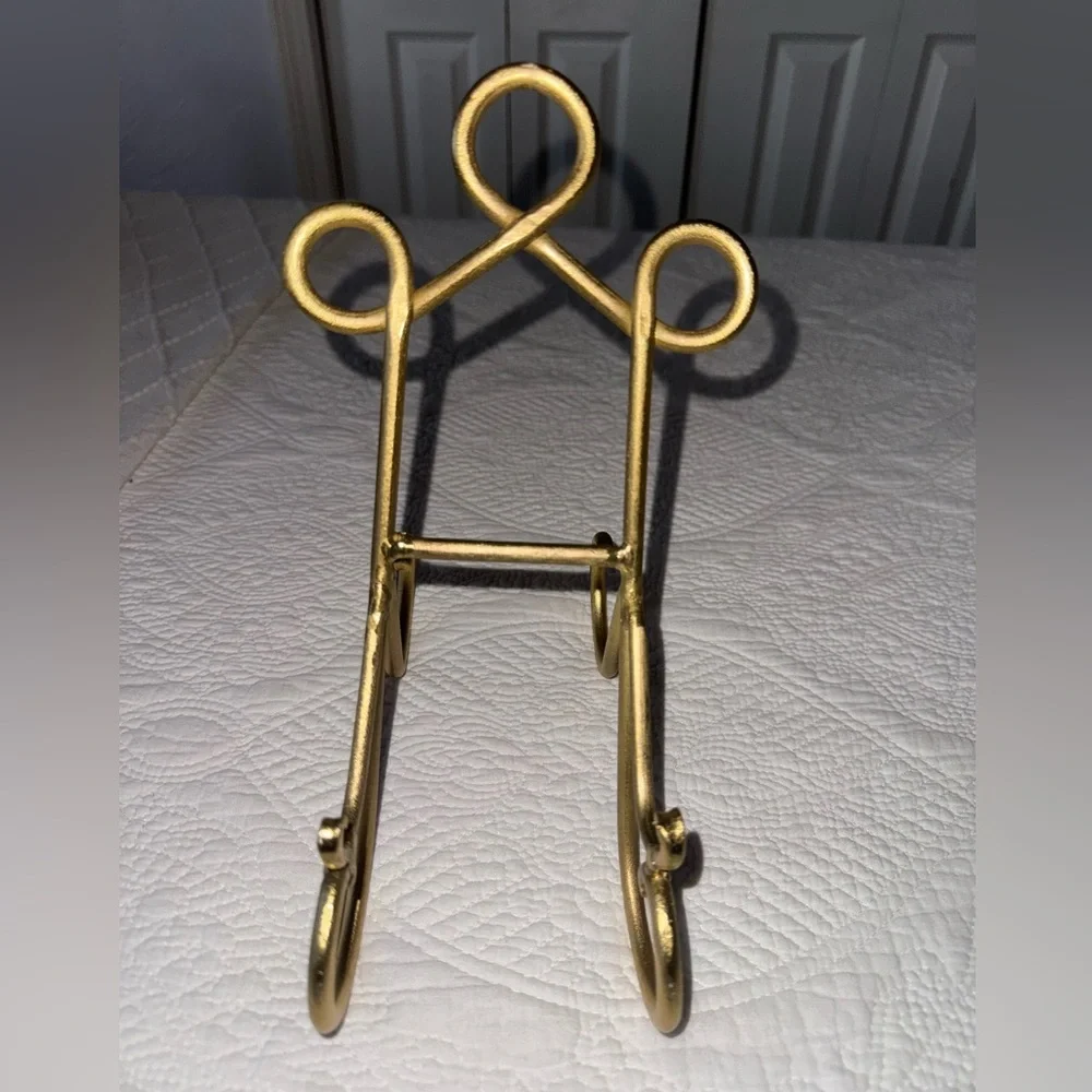 Chic Gold Metal Display Easel
